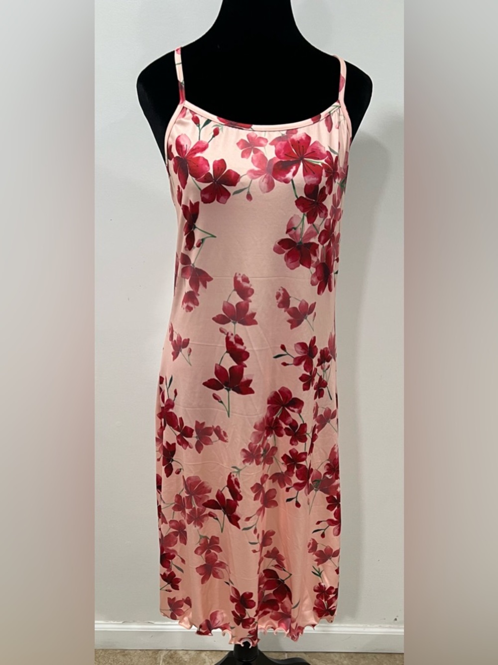 Like New❤️🩷Casual And Comfy Nightgown with a Floral Design